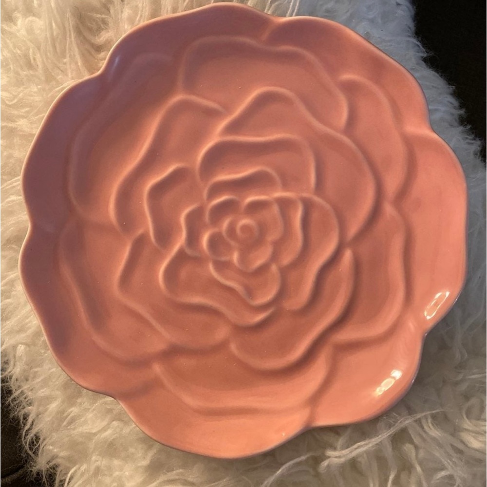 Beautiful set of salad plates ideal for Easter in 8-8”